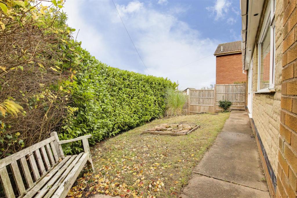 3 bedroom detached bungalow for sale in Crich View, Sherwood