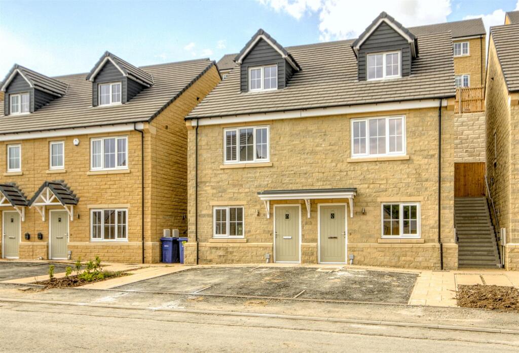 Main image of property: 16 Pen-Y-Ghent Road, Skipton