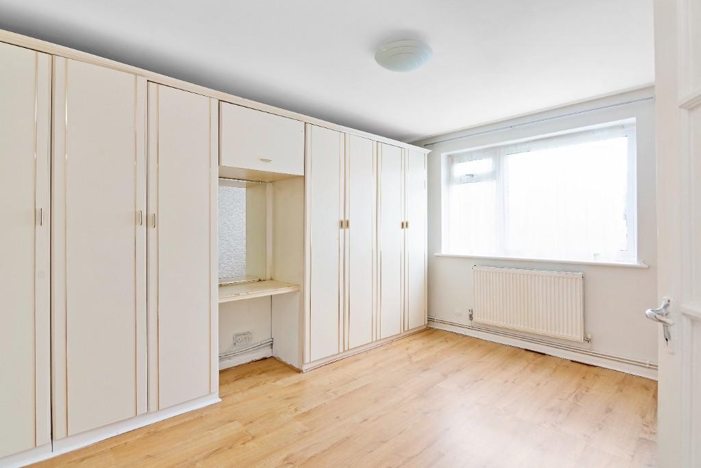 2 bedroom flat for sale in Slough Lane, London, NW9