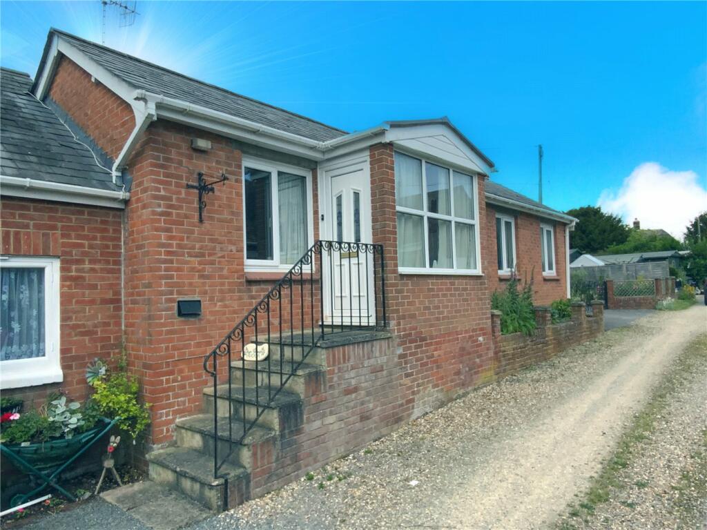 2 bedroom bungalow for sale in Pewsey Road, Rushall, Wiltshire, SN9