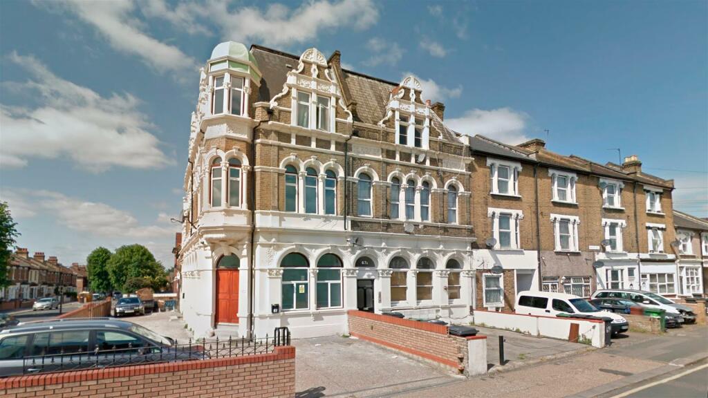 1 bedroom apartment for sale in Erskine Road, Walthamstow, E17