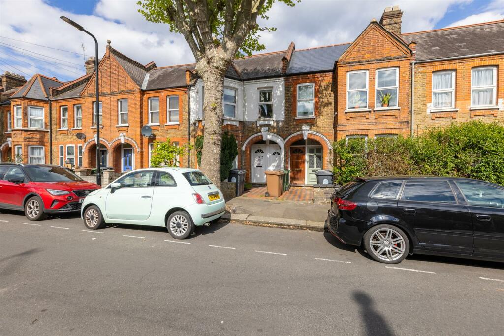 2 bedroom for sale in Blyth Road, Walthamstow, E17