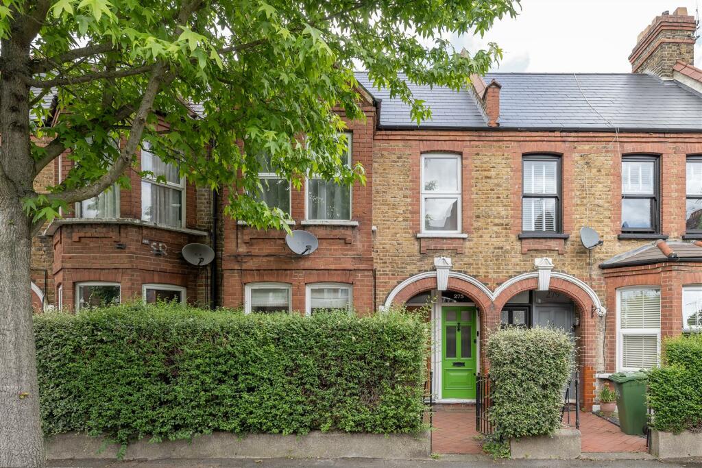 2 bedroom apartment for sale in Brettenham Road, Walthamstow, E17