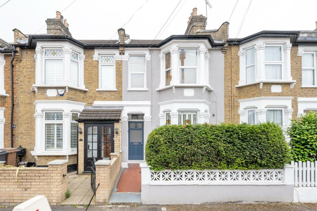 2 bedroom flat for sale in Carnarvon Road, Leyton, E10