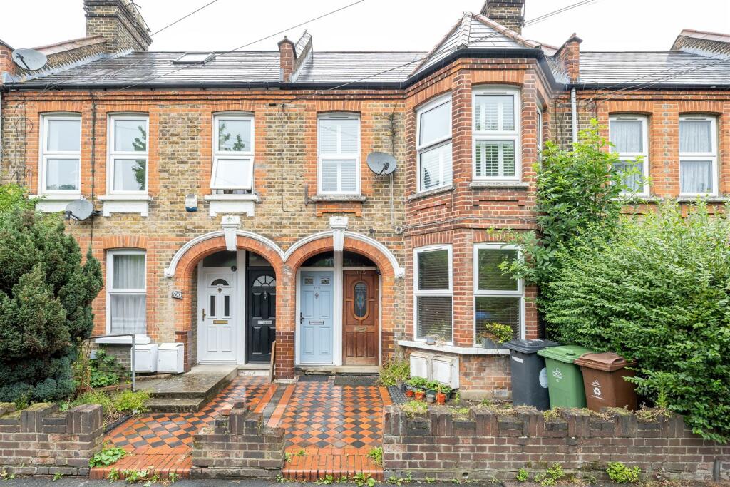 2 bedroom for sale in Brettenham Road, Walthamstow, E17