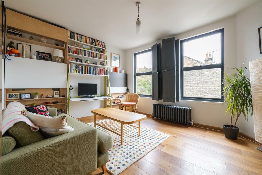 1 bedroom apartment for sale in Ickworth Park Road, Walthamstow, E17