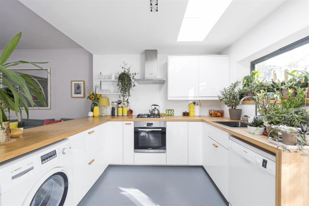 3 bedroom terraced house for sale in Shakespeare Road, Walthamstow, E17