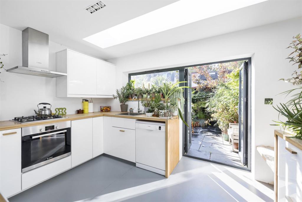 3 bedroom terraced house for sale in Shakespeare Road, Walthamstow, E17