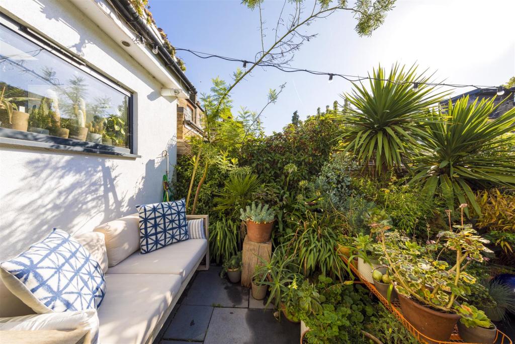 3 bedroom terraced house for sale in Shakespeare Road, Walthamstow, E17