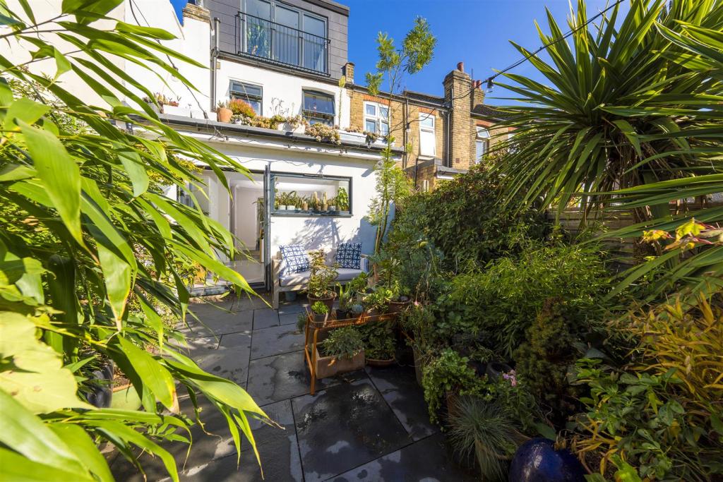 3 bedroom terraced house for sale in Shakespeare Road, Walthamstow, E17