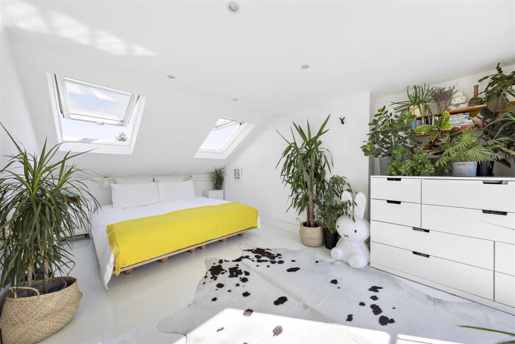 3 bedroom terraced house for sale in Shakespeare Road, Walthamstow, E17