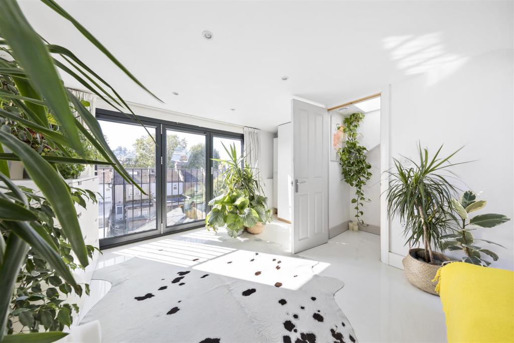 3 bedroom terraced house for sale in Shakespeare Road, Walthamstow, E17
