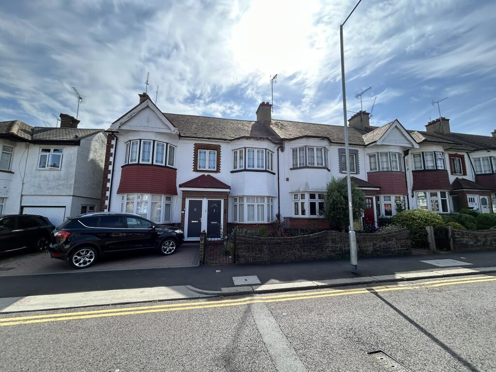 Main image of property: 140, Elm Road, Leigh-On-Sea, Essex SS9 1SQ