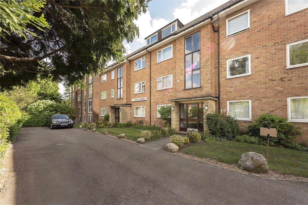 2 bedroom flat for rent in Lyonsdown Road New EN5