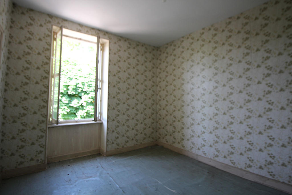 9 bedroom detached house for sale in terjat, allier