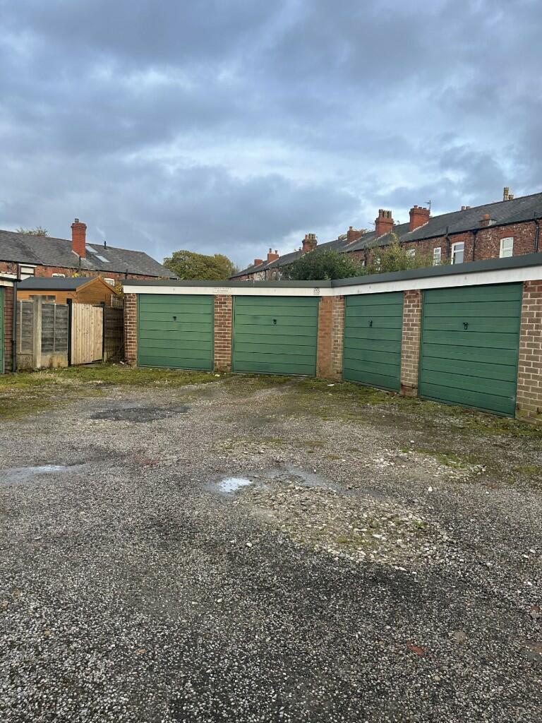 Garage for rent in Freshfield Avenue, Hyde, Greater Manchester, SK14