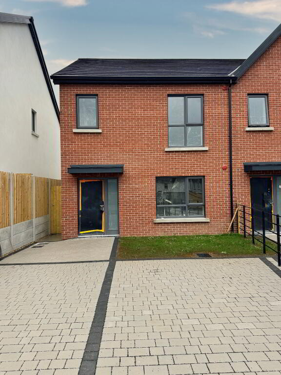 Main image of property: 24 Gleann Droimnin, Carrickmacross
