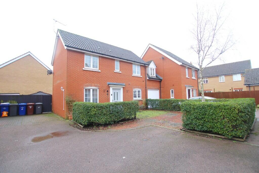3 bedroom semidetached house for sale in Harebell Road, Red Lodge, IP28