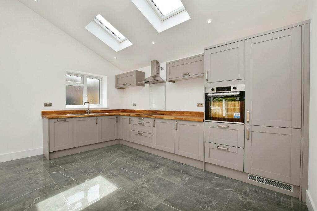Additional property image - Lyveden Gardens, Bristol