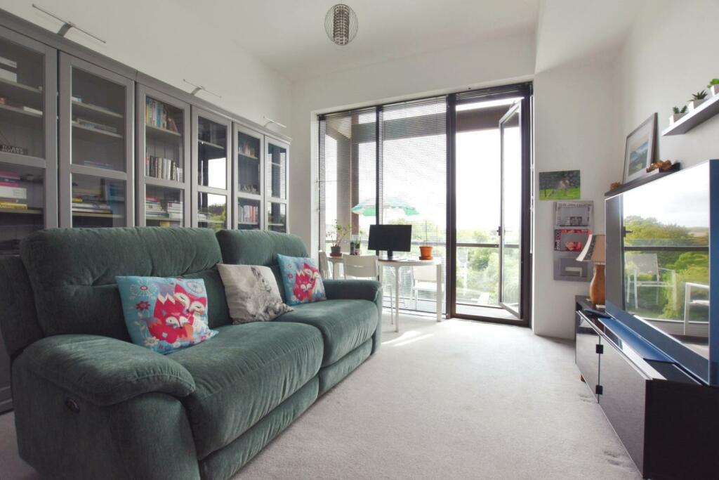 Additional property image - Lake Shore Drive, Bristol