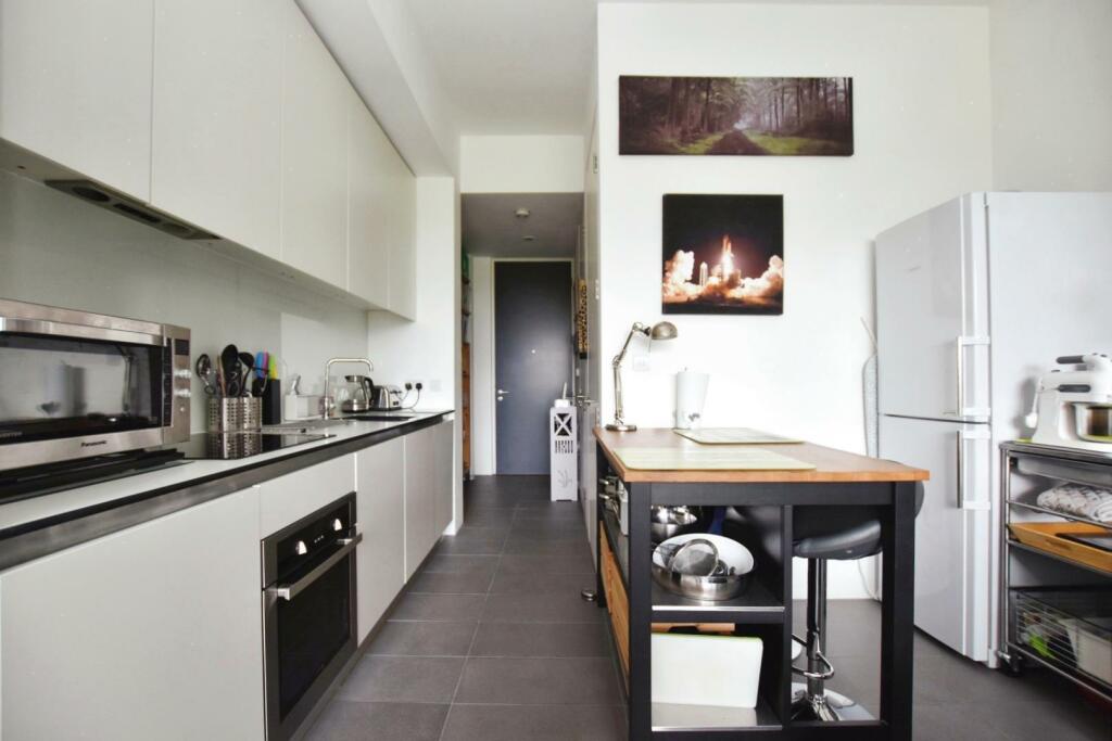 Additional property image - Lake Shore Drive, Bristol