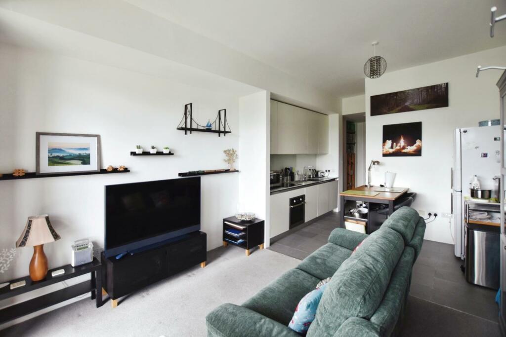Additional property image - Lake Shore Drive, Bristol