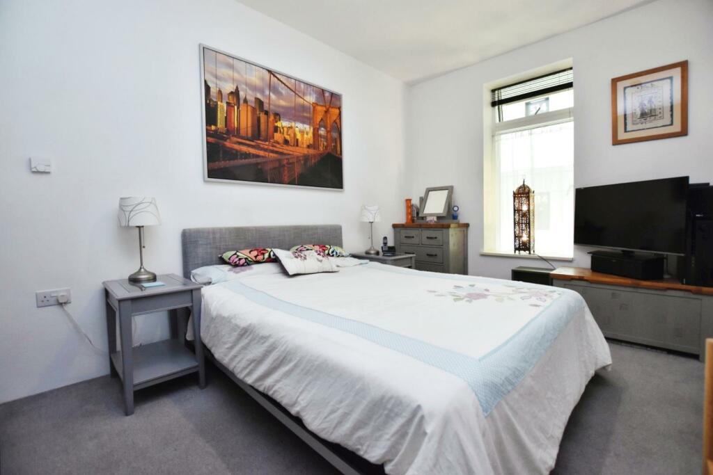Additional property image - Lake Shore Drive, Bristol