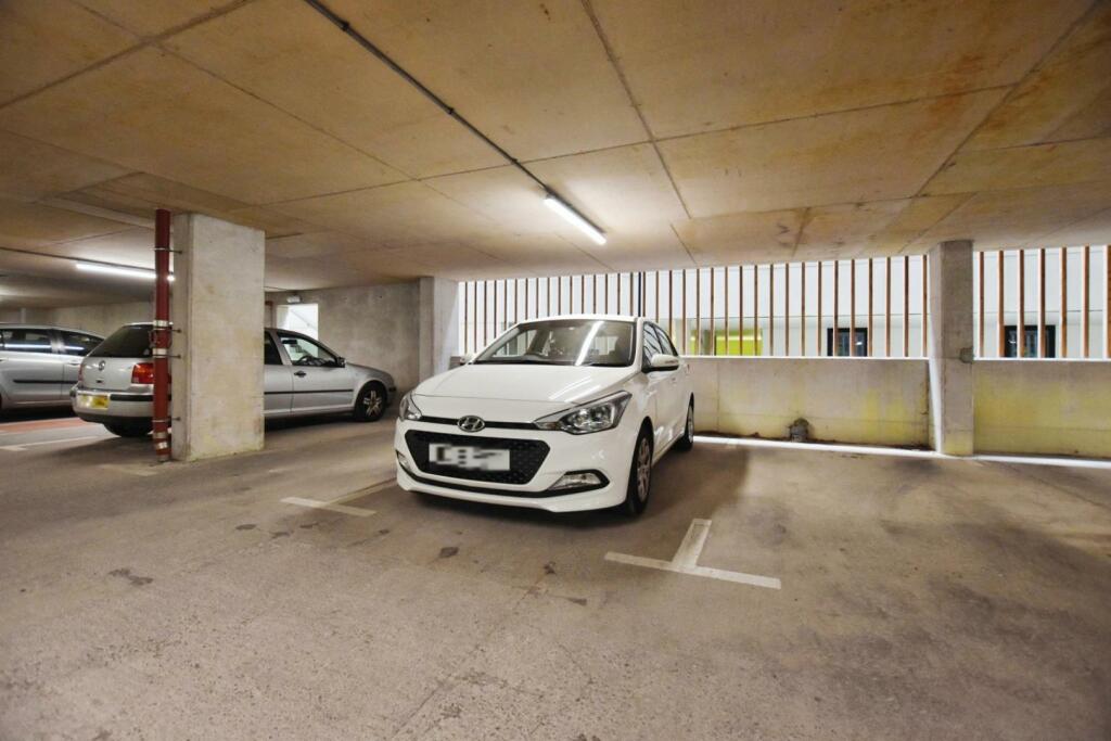Additional property image - Lake Shore Drive, Bristol