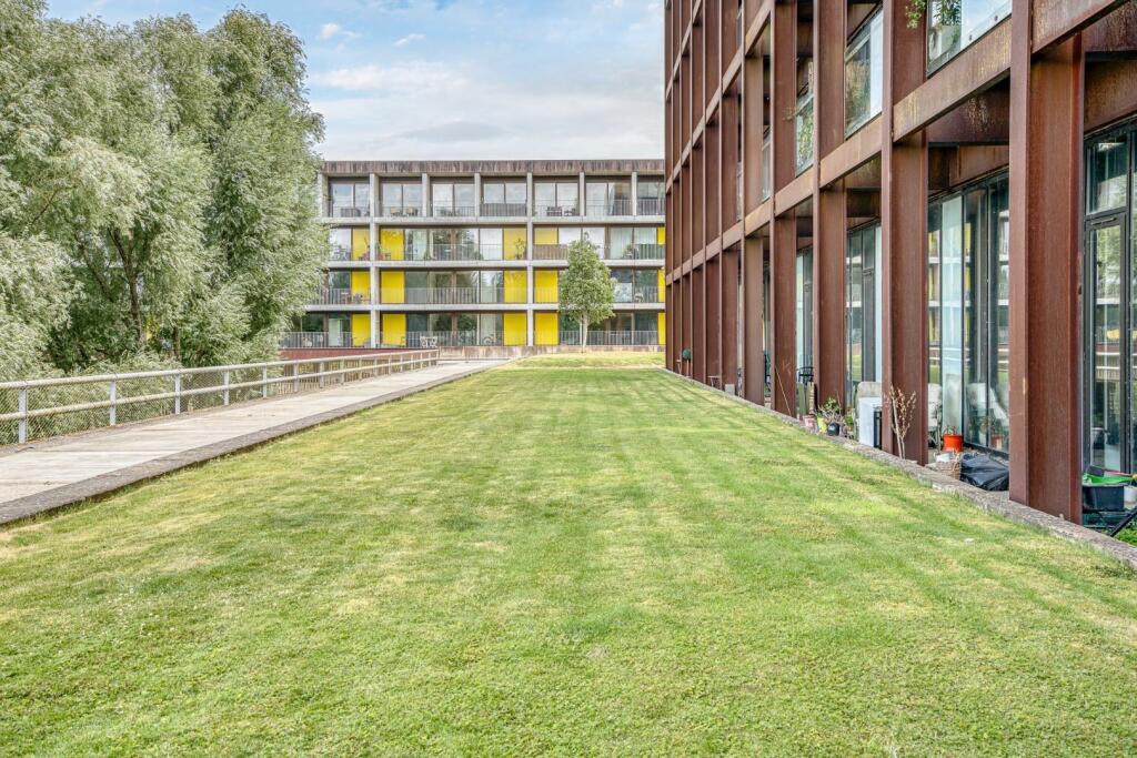 Additional property image - Lake Shore Drive, Bristol