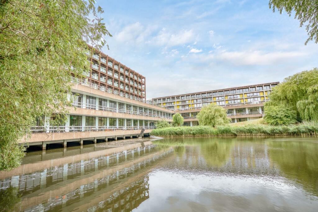 Additional property image - Lake Shore Drive, Bristol