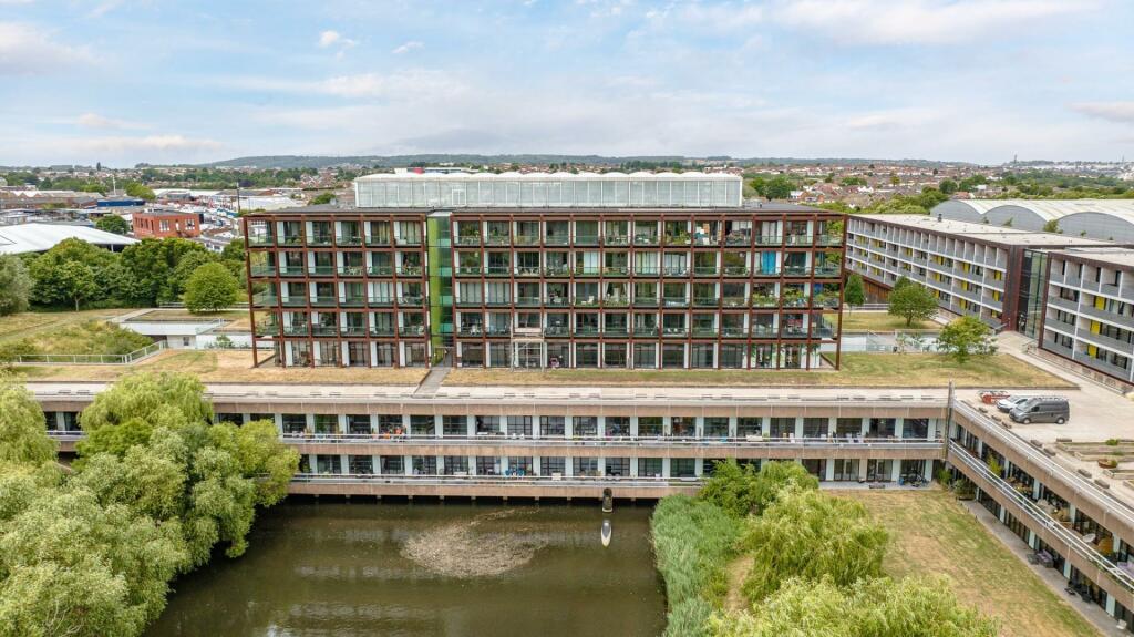 Additional property image - Lake Shore Drive, Bristol