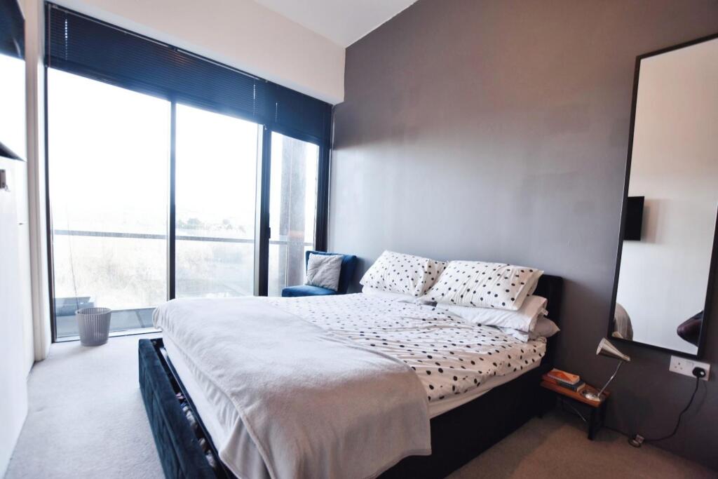 Additional property image - Lake Shore Drive, Bristol