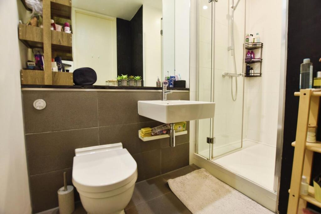 Additional property image - Lake Shore Drive, Bristol