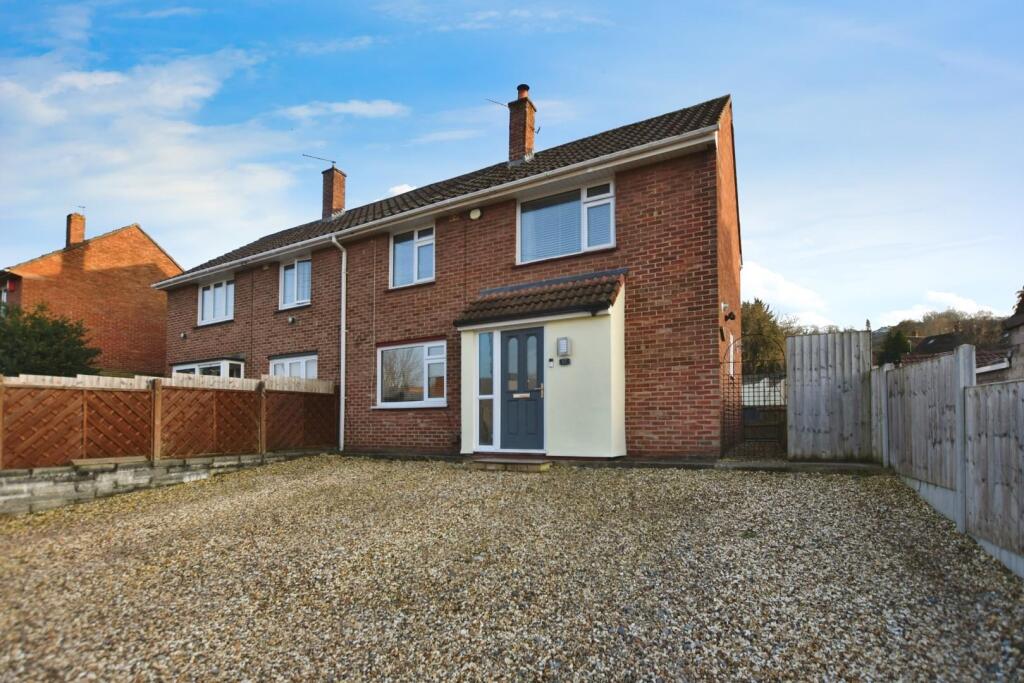 3 bedroom semi-detached house