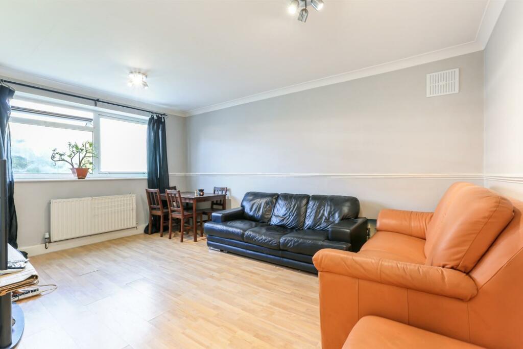 2 bedroom flat for sale in 2 Elsinore Road, London, SE23