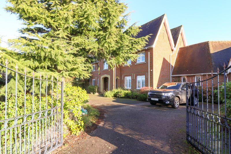 4 bedroom detached house for sale in Cades Orchard, Painters Forstal