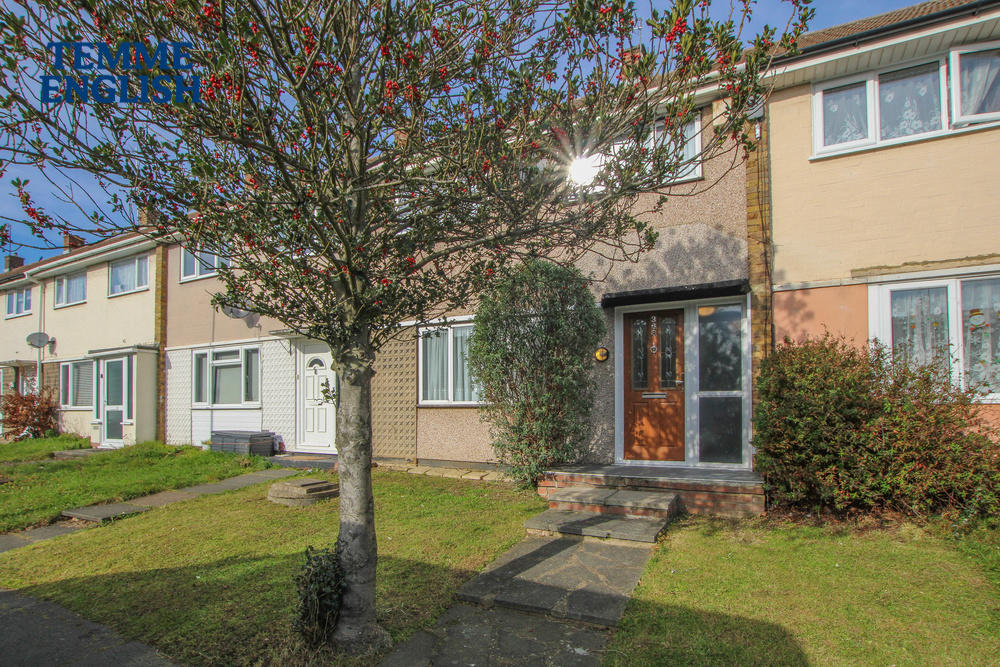 3 bedroom terraced house for sale in Long Riding, Basildon INCLUDES