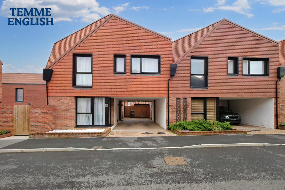 3 bedroom end of terrace house for sale in Tyndale Avenue, Basildon