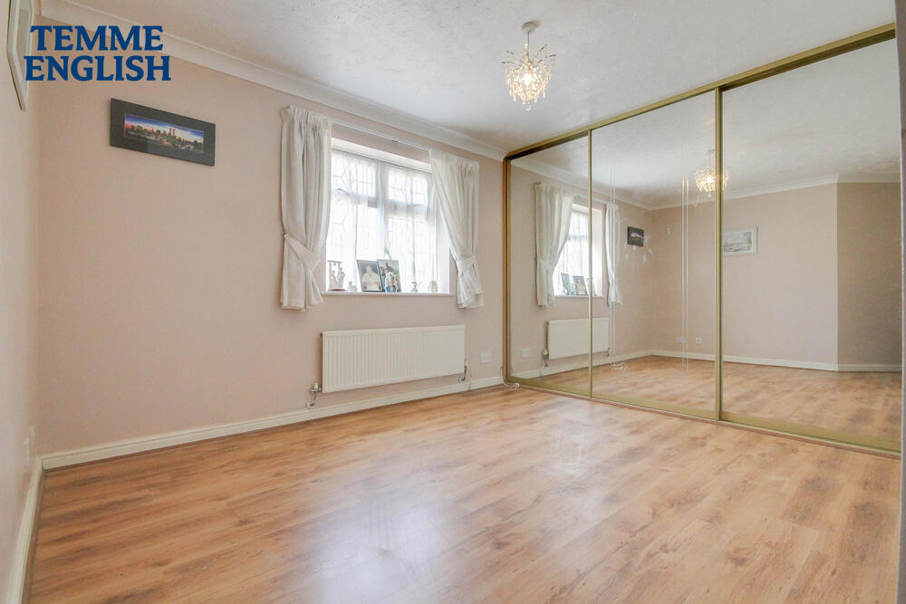 3 bedroom detached house for sale in Wraysbury Drive, Steeple View