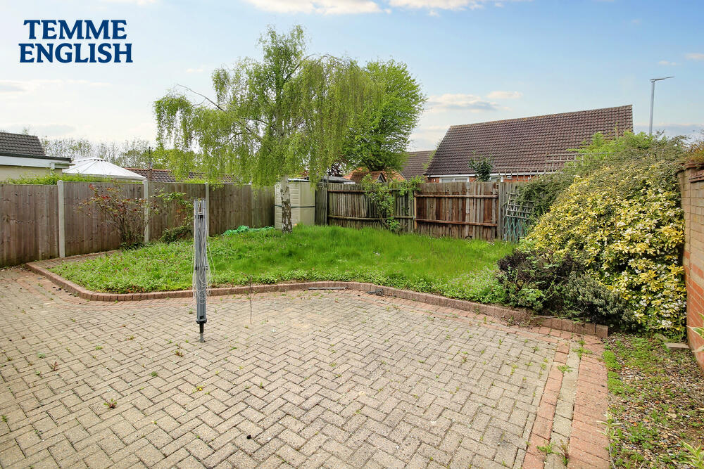 3 bedroom detached house for sale in Wraysbury Drive, Steeple View