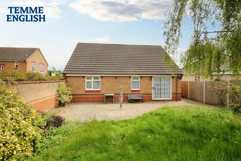 3 bedroom detached house for sale in Wraysbury Drive, Steeple View