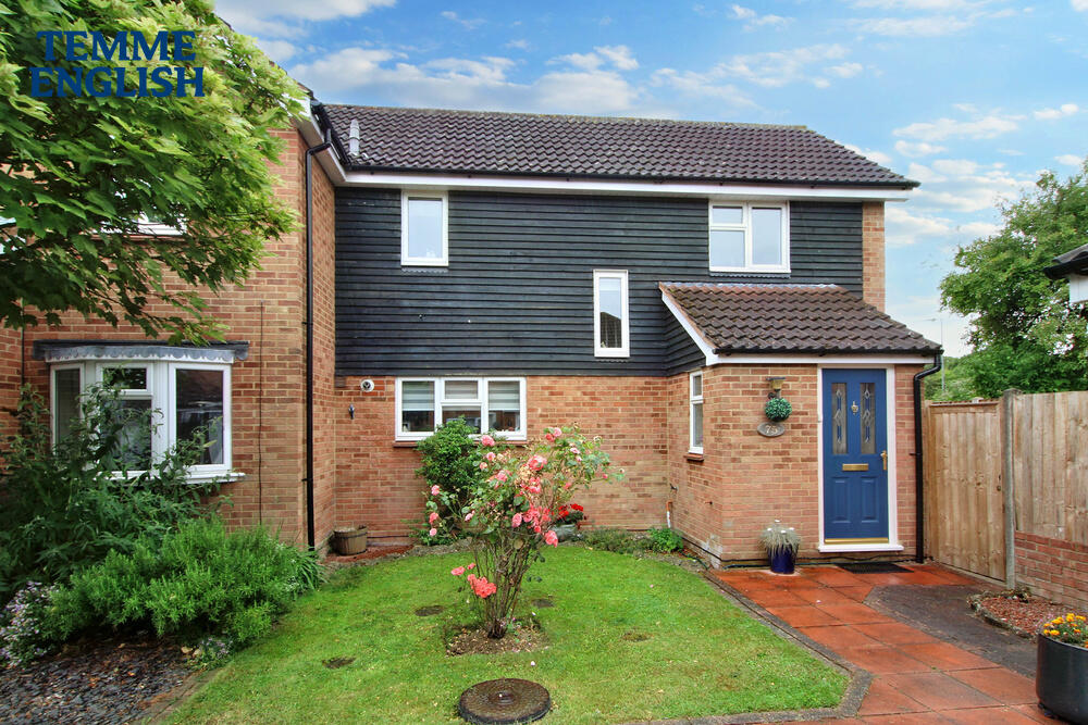 3 bedroom semidetached house for sale in Menzies Avenue, Laindon West
