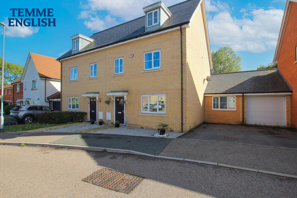 4 bedroom semidetached house for sale in Montague Street, Basildon