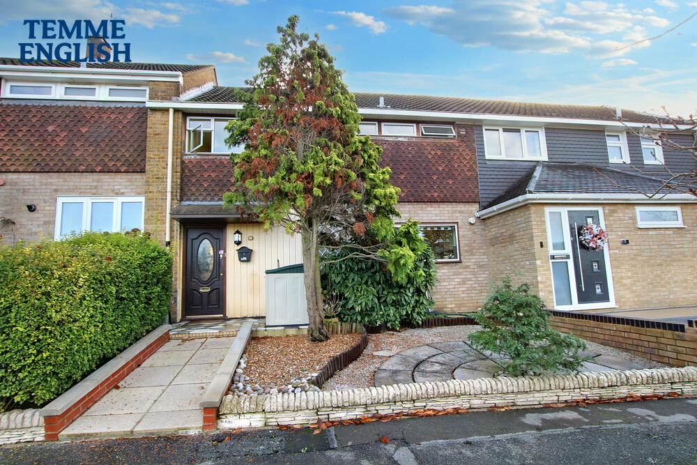 3 bedroom terraced house for sale in Renacres, Lee Chapel South, SS16