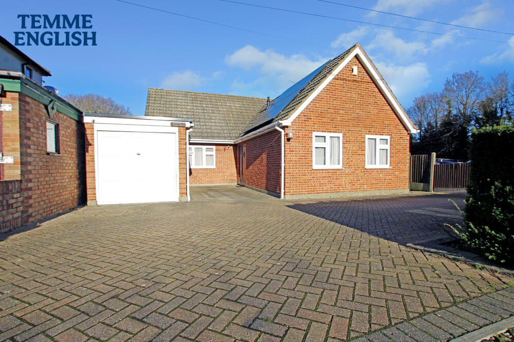 3 bedroom detached house for sale in Vowler Road, Langdon Hills, Essex