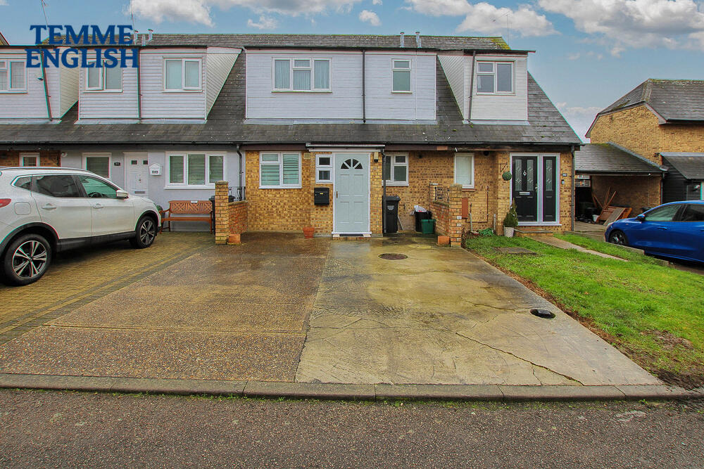 3 bedroom terraced house for sale in Charleston Avenue, Basildon, Essex, SS13