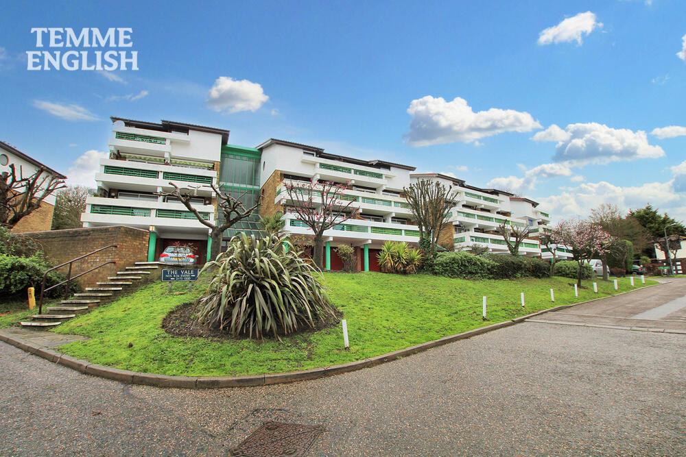 2 bedroom apartment for sale in The Vale, Basildon, Essex, SS16 With