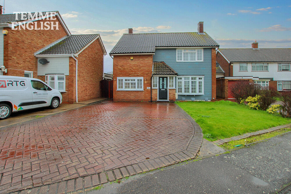 3 bedroom detached house for sale in Swallow Dale, Birds Estate