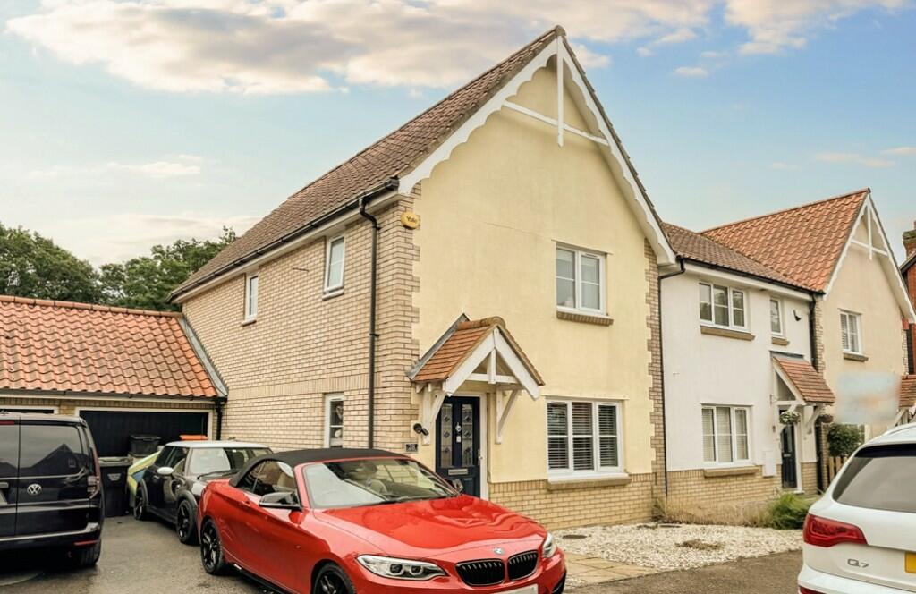 3 bedroom end of terrace house for sale in Hazel Close, Noak Bridge