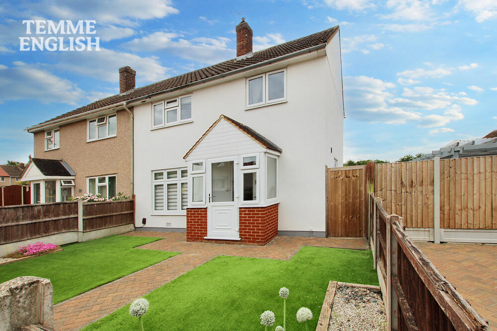 3 bedroom semidetached house for sale in Elgar Close, Laindon, Essex, SS15